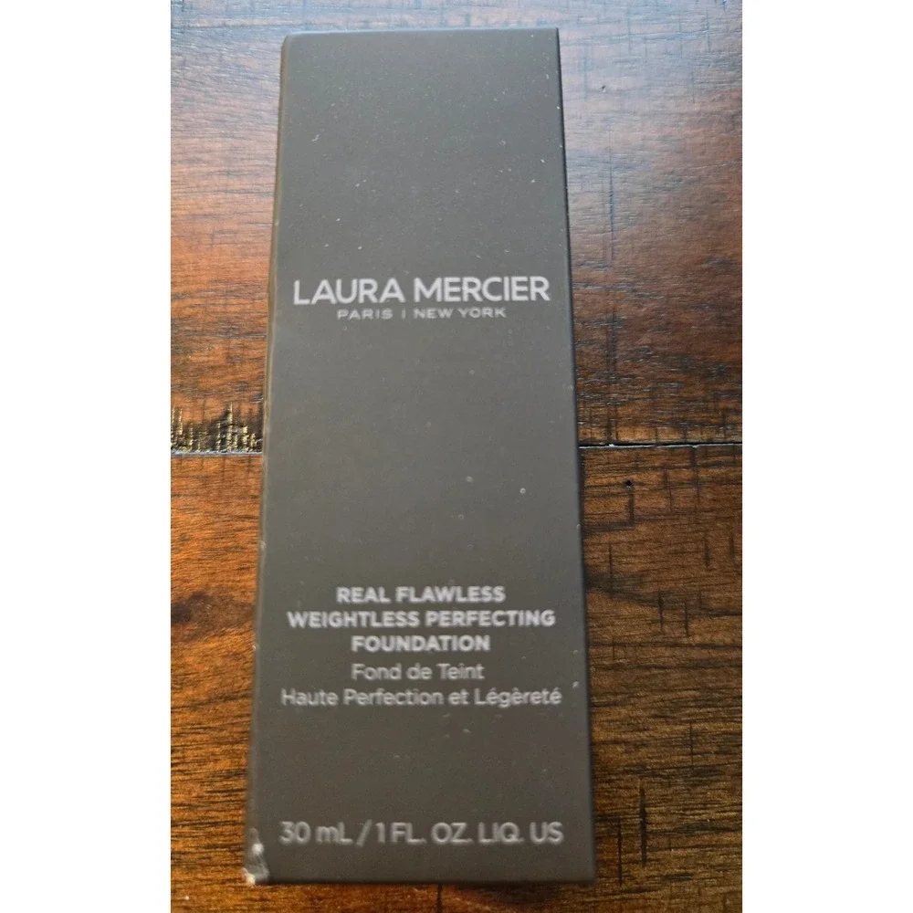 Laura Mercier Real Flawless Weightless Perfecting Foundation 2W1‎ Macadamia 1oz